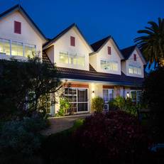 Colonial Lodge Motel 