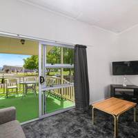 Ledwich Lodge Motel 