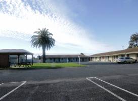 Golden Palms Motel