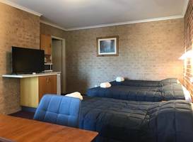 Cedar Lodge Motel