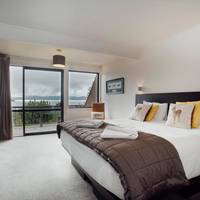Lake Hawea Hotel 