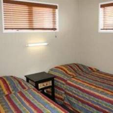 Lisa Rose Motel 