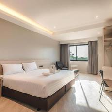 The Rich Hotel 