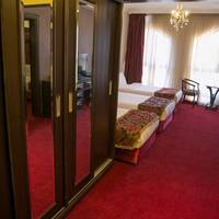 Queens Suite Hotel 