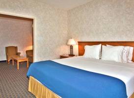 Holiday Inn Express Hotel & Suites Lethbridge 