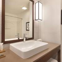 Holiday Inn Express Hotel & Suites Tampa Stadium-Airport 