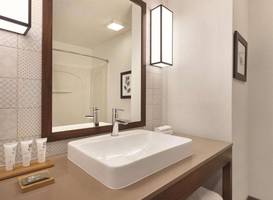 Holiday Inn Express Hotel & Suites Tampa Stadium-Airport 