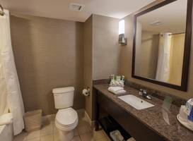 Holiday Inn Express & Suites Buffalo Airport 