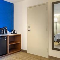Holiday Inn Express Hotel & Suites Albuquerque Midtown 