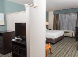 Holiday Inn Express Hotel & Suites Erie-Summit Township 