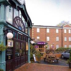 Premier Inn Stockport Central 