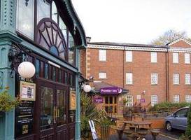 Premier Inn Stockport Central 