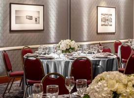 DoubleTree Suites by Hilton Minneapolis 