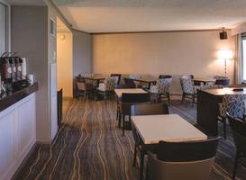 DoubleTree by Hilton Tulsa at Warren Place 