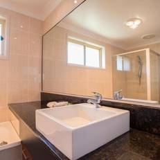 Best Western Plus All Settlers Motor Inn