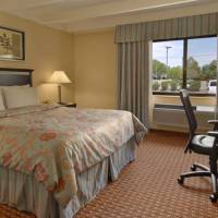 Days Inn Bloomington West 