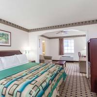 Days Inn and Suites Huntsville 