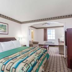 Days Inn and Suites Huntsville 