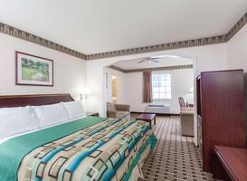 Days Inn and Suites Huntsville 