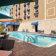 Hampton Inn & Suites Fort Lauderdale Airport 