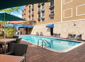 Hampton Inn & Suites Fort Lauderdale Airport 