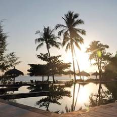 Thanya Beach Resort 