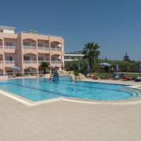 Royal Rose Studios & Apartments 