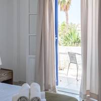 Paradise Studios & Apartments 