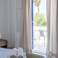 Paradise Studios & Apartments 