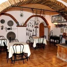 Topakas House