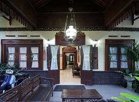 Ndalem Maharani Guest House 