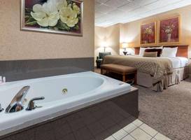 Ramada Convention Center Downtown Topeka 
