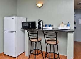Surfside Oceanfront Inn & Suites 
