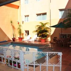Casa Real Hotel & Suites 