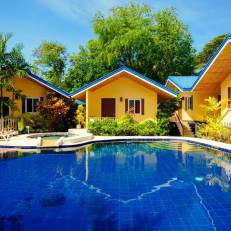 Blue Lagoon Inn & Suites 