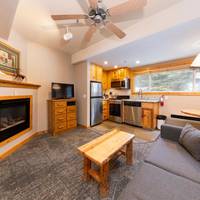 Red Wolf Lakeside Lodge 