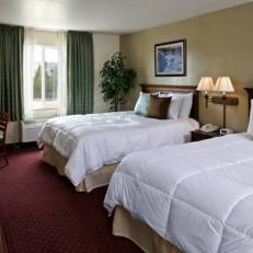 Gray Wolf Inn & Suites 