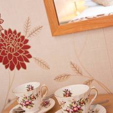 Holly-Wood Guest House 