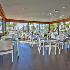 Four Views Oasis 