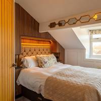 Holly Lodge 