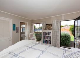 Tudor Manor Bed & Breakfast 