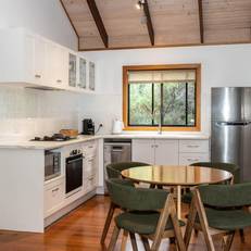 Lake Weyba Cottages Noosa 
