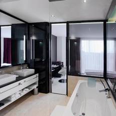 11 Mirrors Design Hotel 