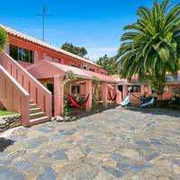 Dolphins Beach House 