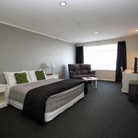 Champers Motor Inn 