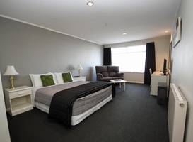 Champers Motor Inn 