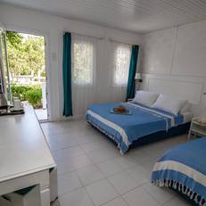 Blue & White Hotel 