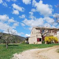 Holiday Home Le Puits Du Geai St Saturnin d'Apt 