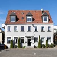 Alauda Apartments 