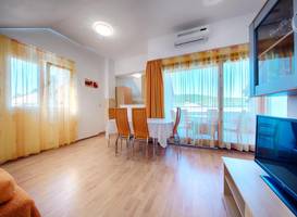 Apartments and Rooms Dis 